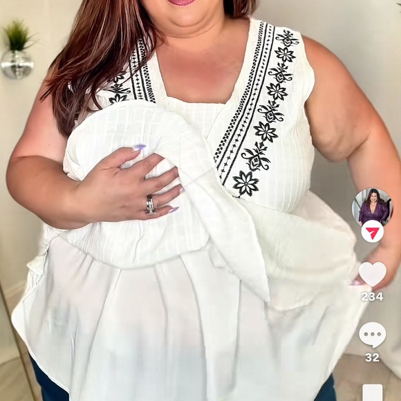 Plus Embroidered Tank Top - Picture 2 of 4